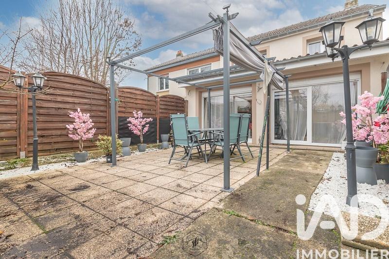 Maison - 99 m² - 5 pièces