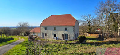 Maison de village - 250 m² - 8 pièces