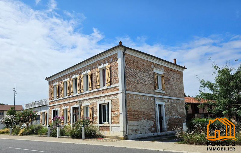 Maison - 250 m² - 11 pièces