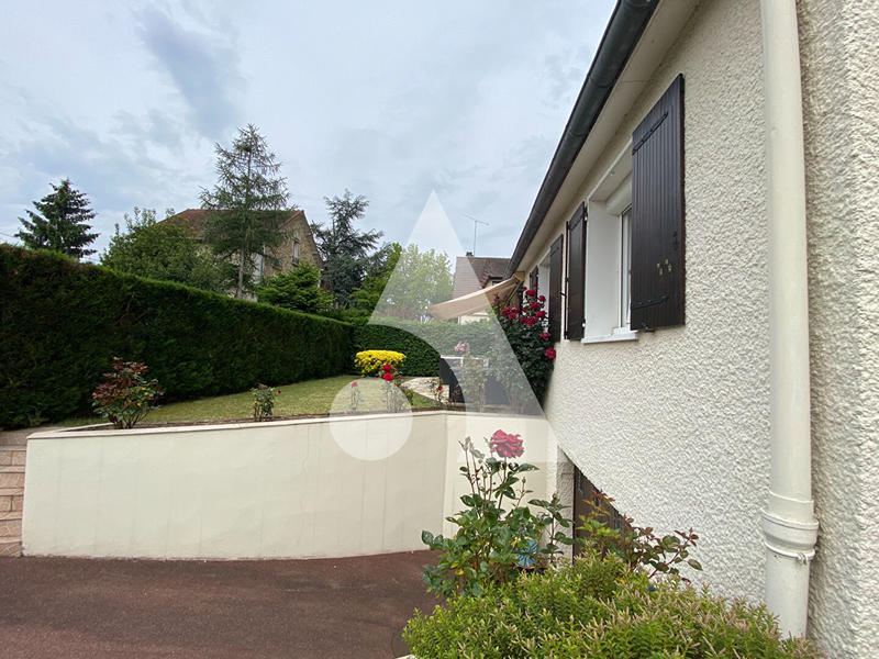 Maison - 94 m² - 5 pièces