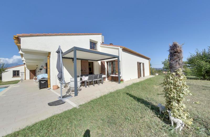 Propriété - 244 m² - 7 pièces