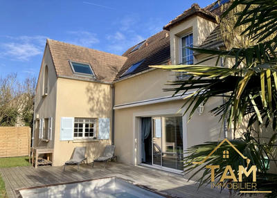 Maison traditionnelle - 216 m² - 9 pièces