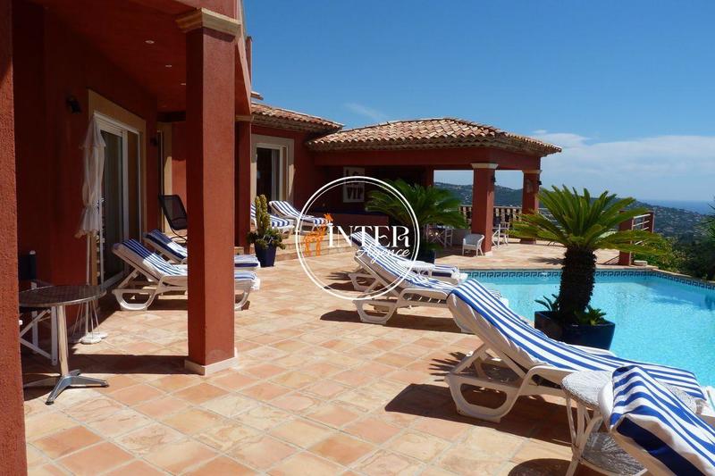 Villa - 270 m² - 6 pièces