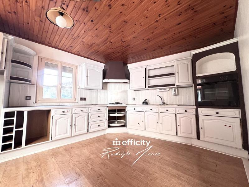 Maison - 245 m² - 11 pièces