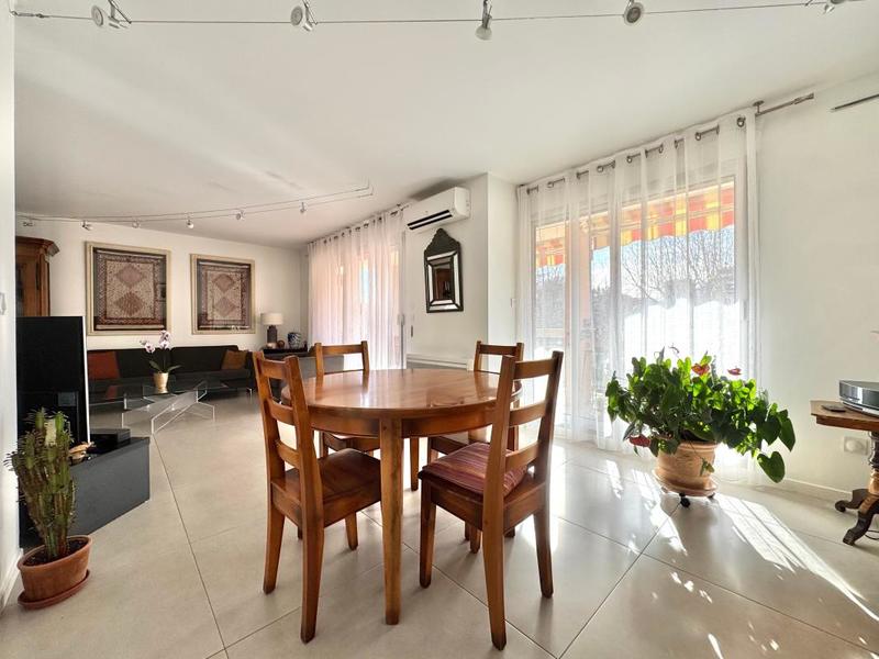 Appartement - 102 m² - 4 pièces