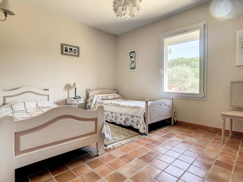 Maison - 241 m² - 9 pièces