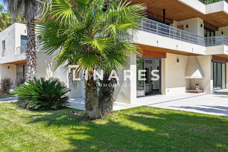 Villa - 349 m² - 8 pièces