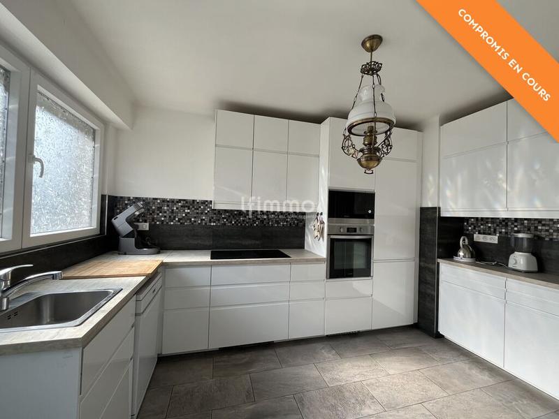 Maison - 252 m² - 10 pièces