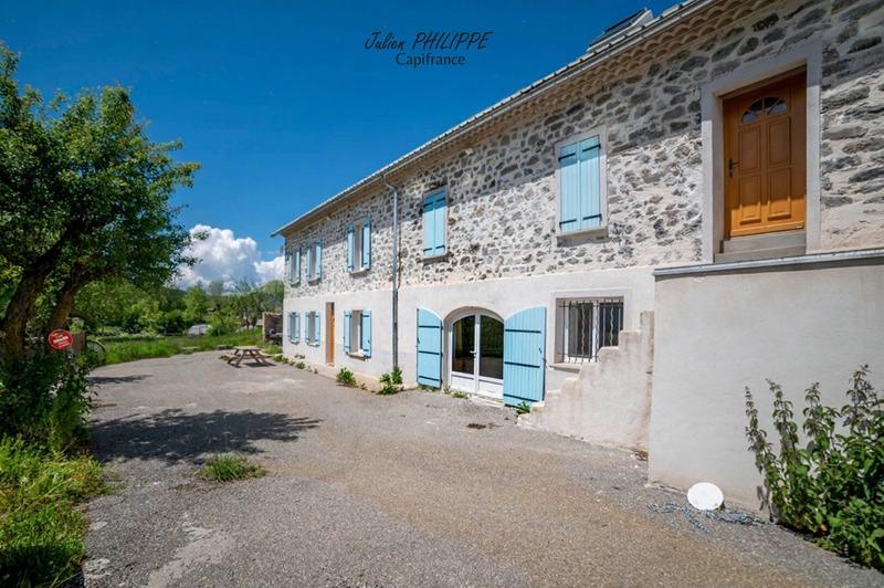 Maison - 247 m² - 7 pièces