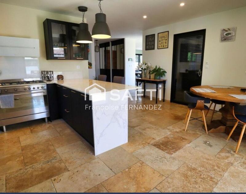 Maison - 205 m² - 8 pièces