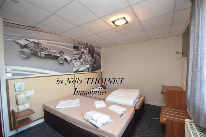 Local commercial - 1 500 m²