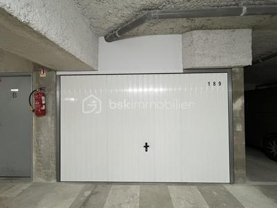 Parking / Garage - 167 m²