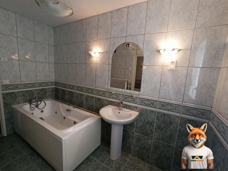 Maison traditionnelle - 180 m² - 7 pièces