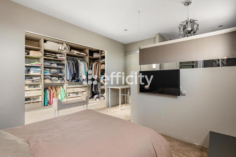 Maison - 160 m² - 8 pièces