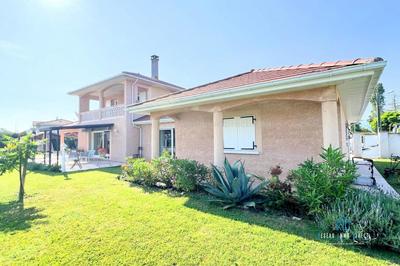 Maison traditionnelle - 170 m² - 6 pièces