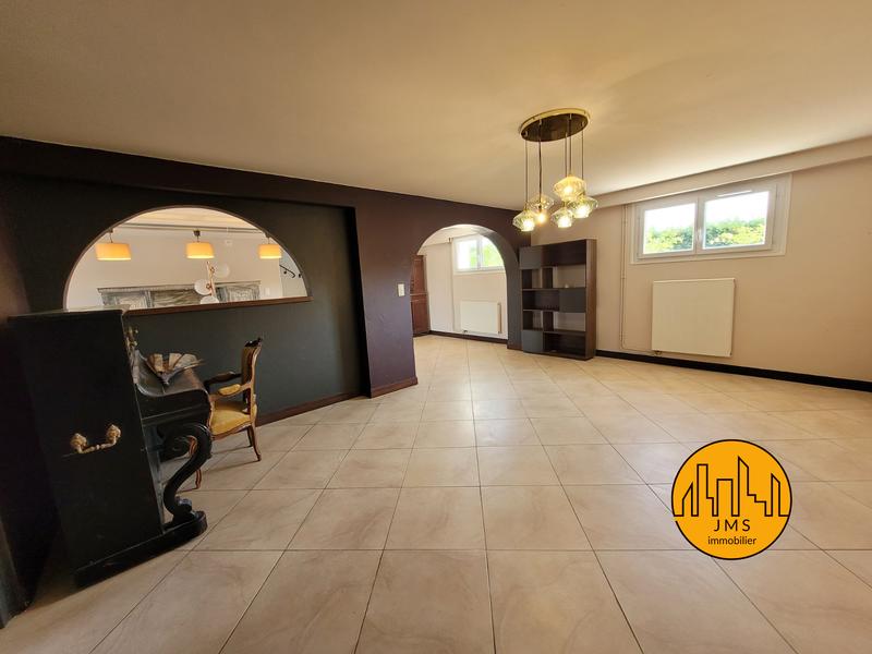 Maison - 240 m² - 8 pièces