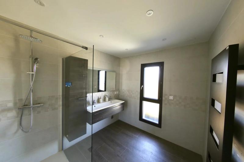 Maison - 235 m² - 6 pièces