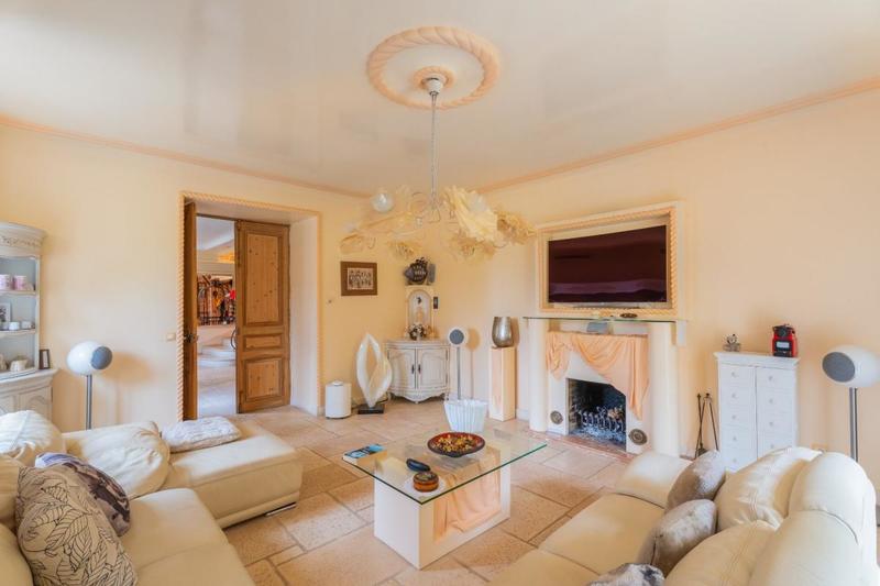 Demeure - 654 m² - 29 pièces