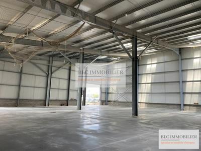 Entrepôt - 2 160 m²