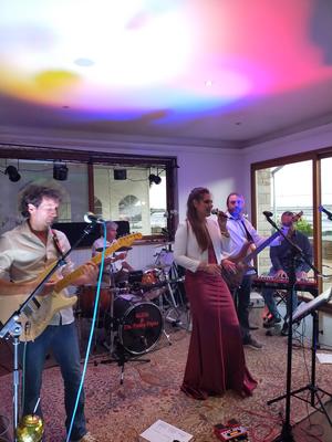 Alicia &amp; The Funky Papas