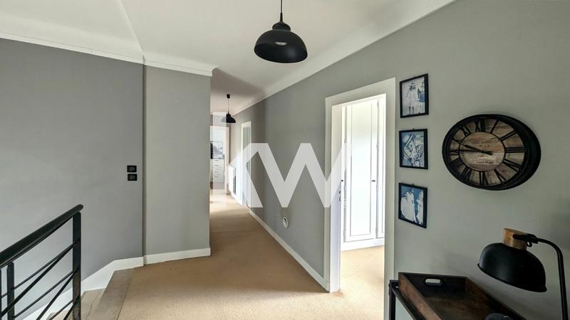 Maison - 180 m² - 8 pièces