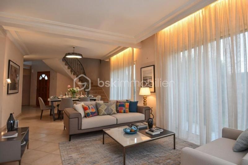 Maison - 167 m² - 6 pièces