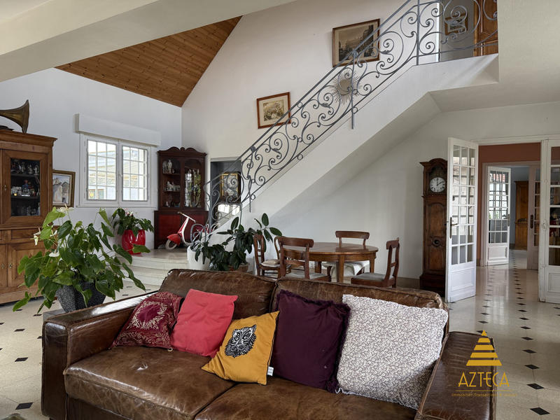 Maison - 180 m² - 8 pièces