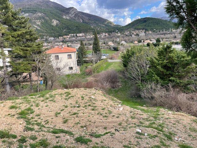 Terrain constructible - 1 006 m²