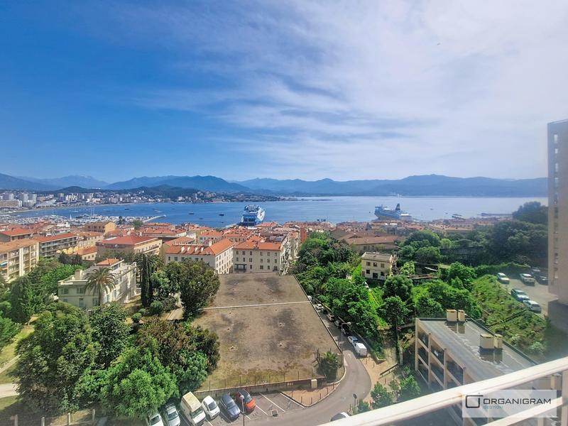 Appartement - 93 m² - 4 pièces