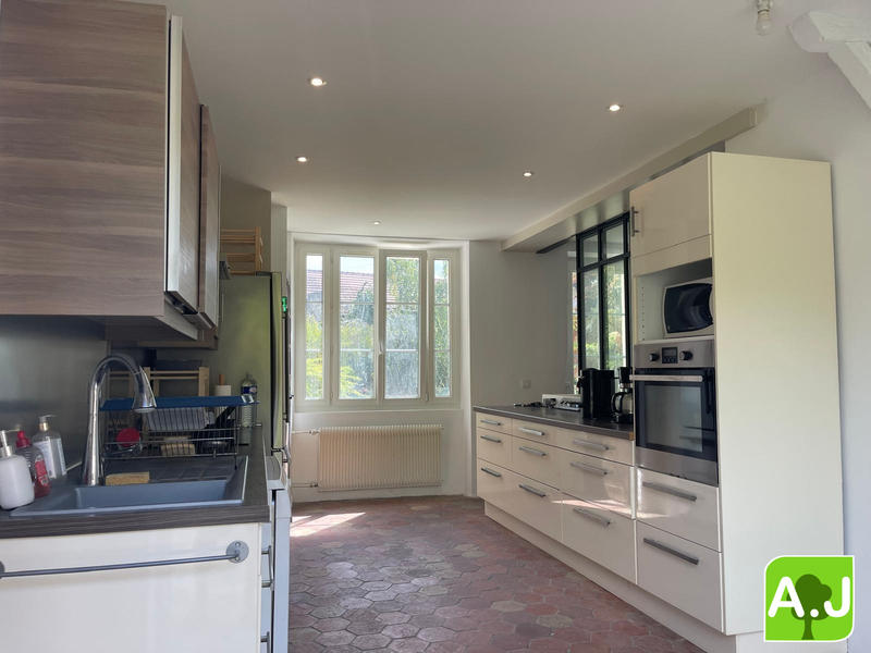 Maison ancienne - 185 m² - 10 pièces