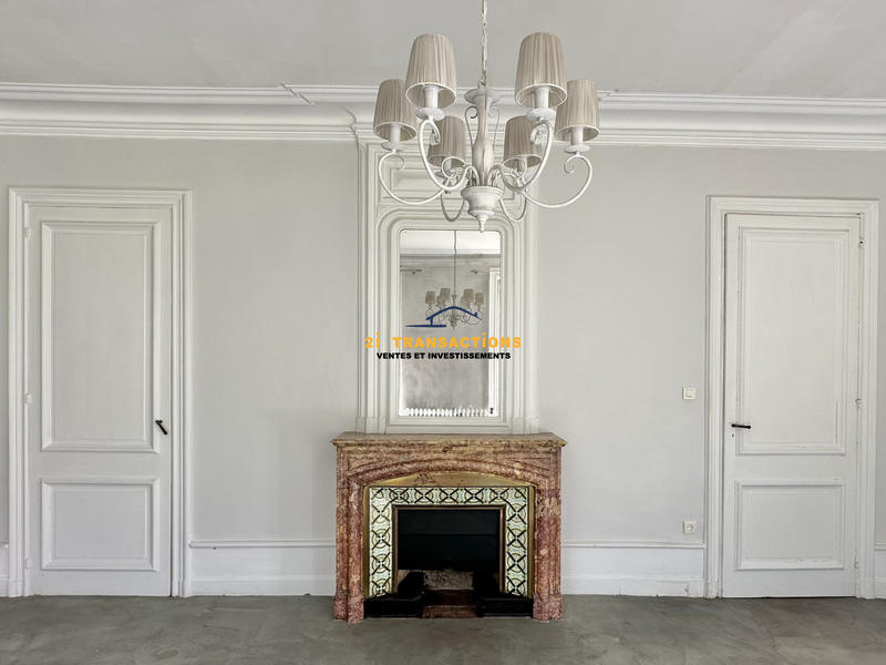 Maison - 285 m² - 9 pièces