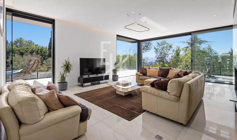 Maison - 470 m² - 7 pièces