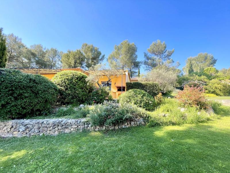 Maison traditionnelle - 299 m² - 8 pièces