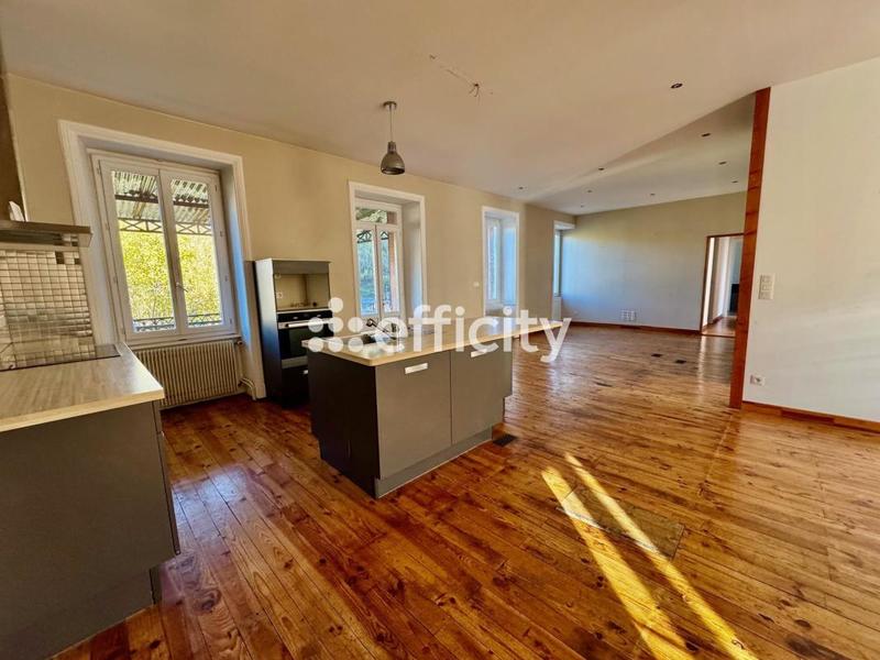 Maison - 240 m² - 10 pièces