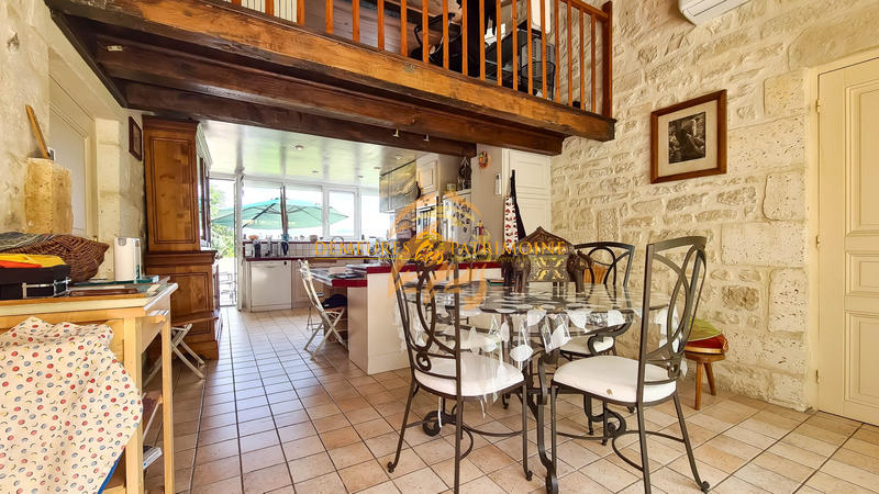 Maison - 187 m² - 8 pièces