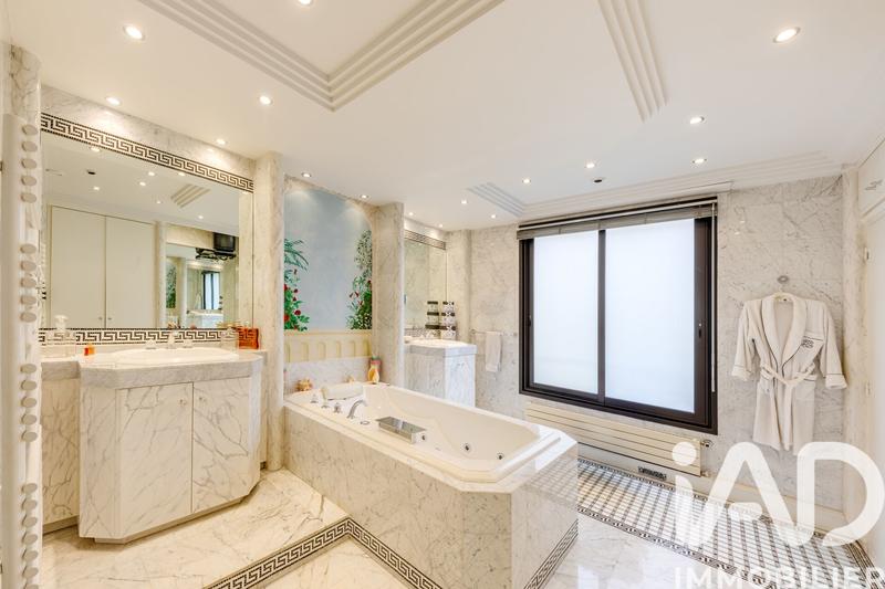 Duplex - 252 m² - 8 pièces