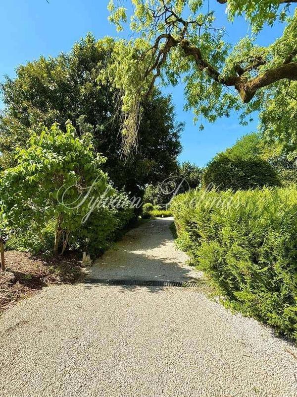 Château - 2 000 m² - 50 pièces