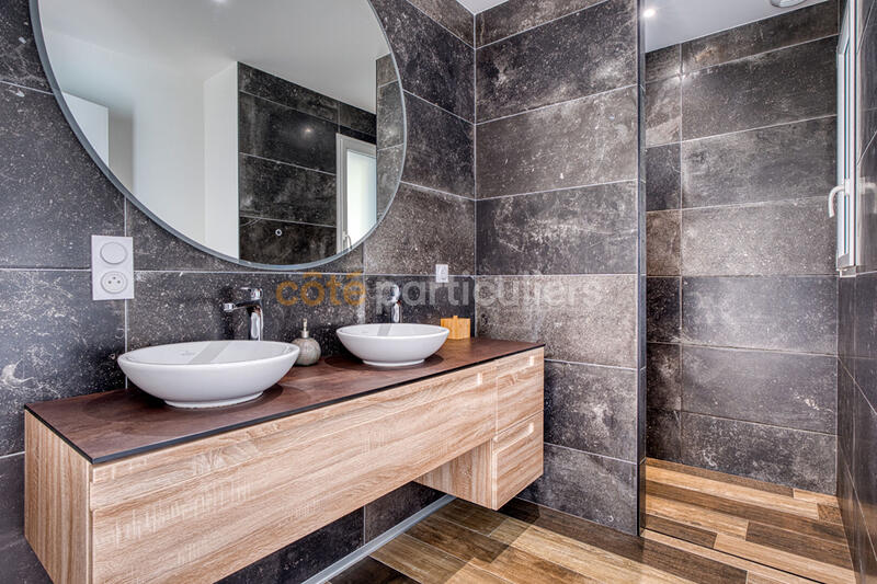 Maison - 237 m² - 10 pièces