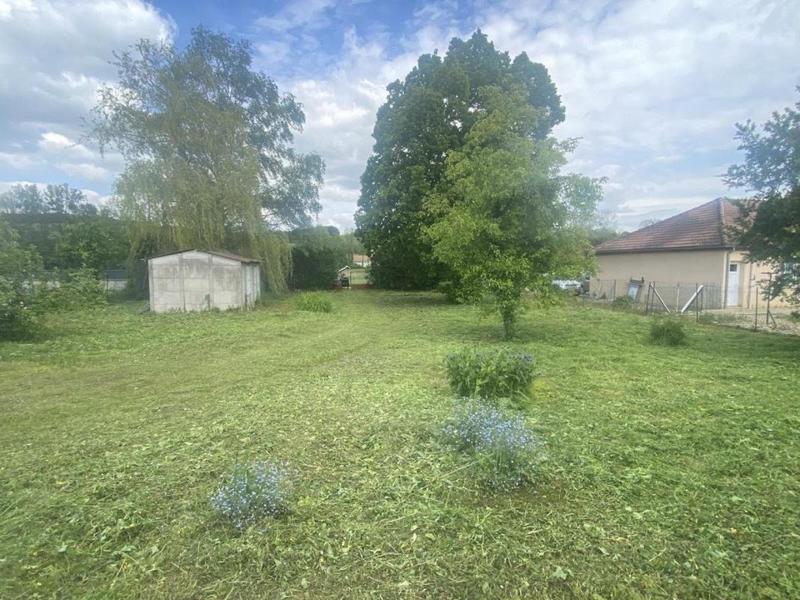 Terrain constructible - 834 m²