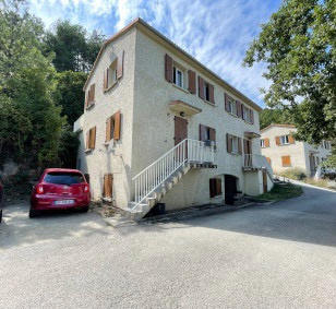 Maison - 203 m² - 10 pièces