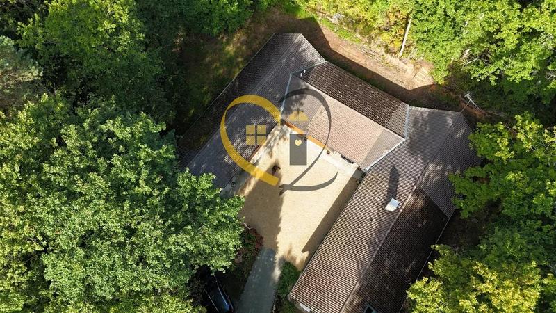 Propriété - 246 m² - 9 pièces