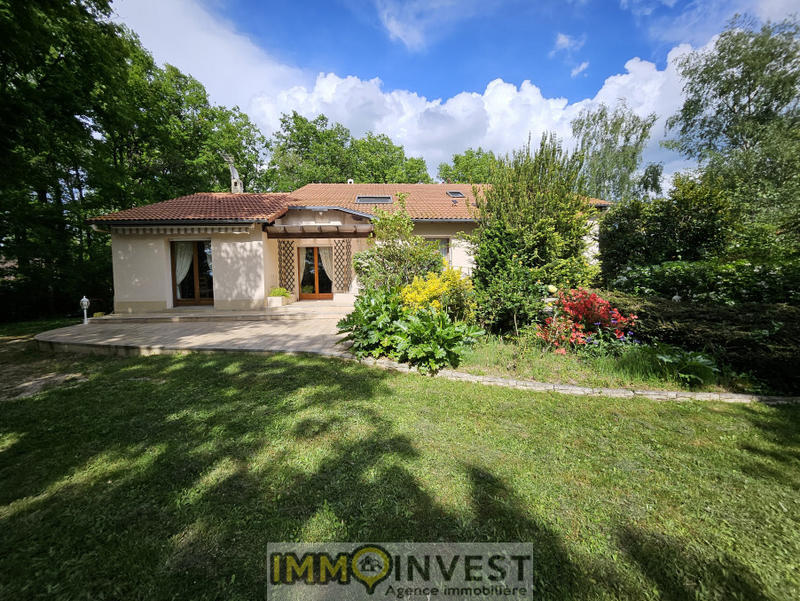 Propriété - 260 m² - 9 pièces