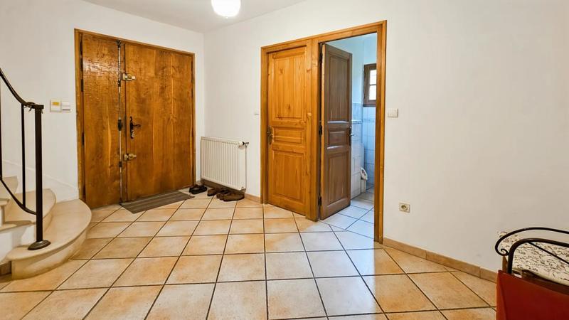 Maison - 168 m² - 8 pièces