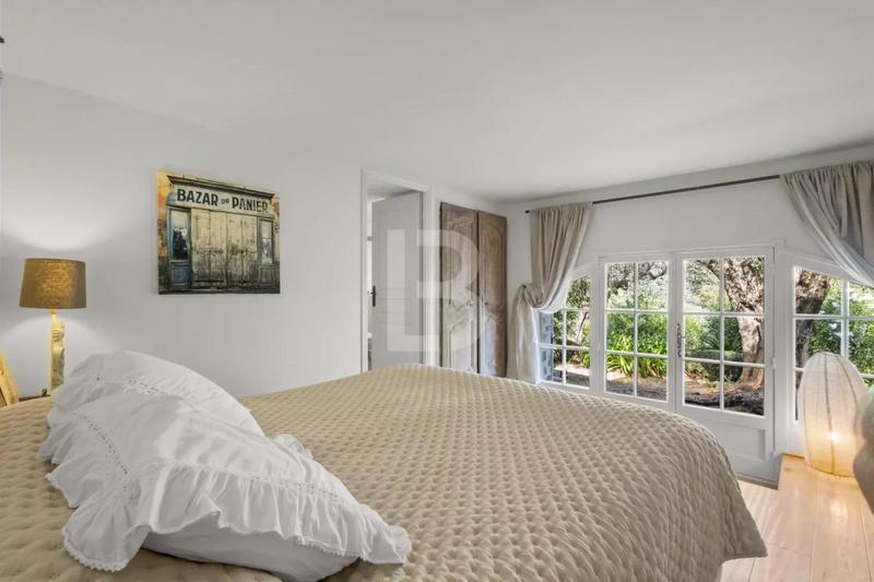 Demeure - 451 m² - 15 pièces