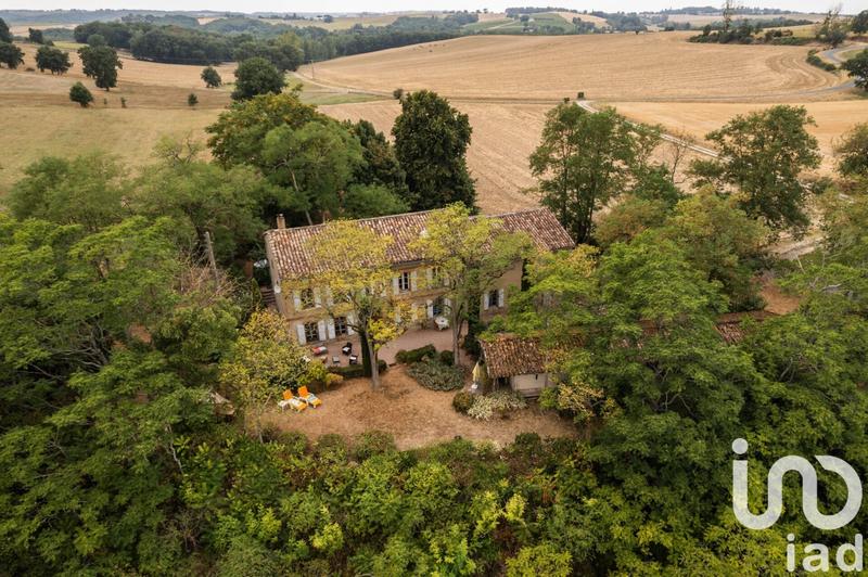 Maison - 285 m² - 9 pièces