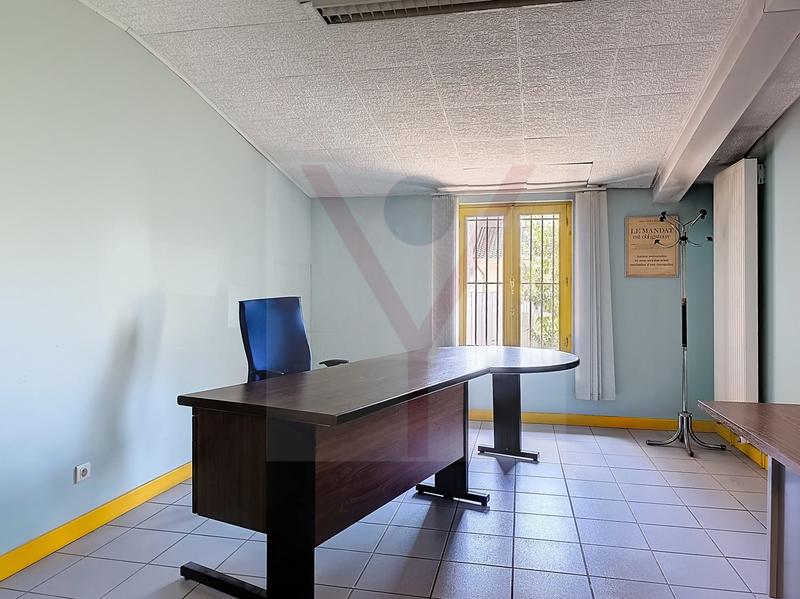 Local commercial - 114 m² - 6 pièces