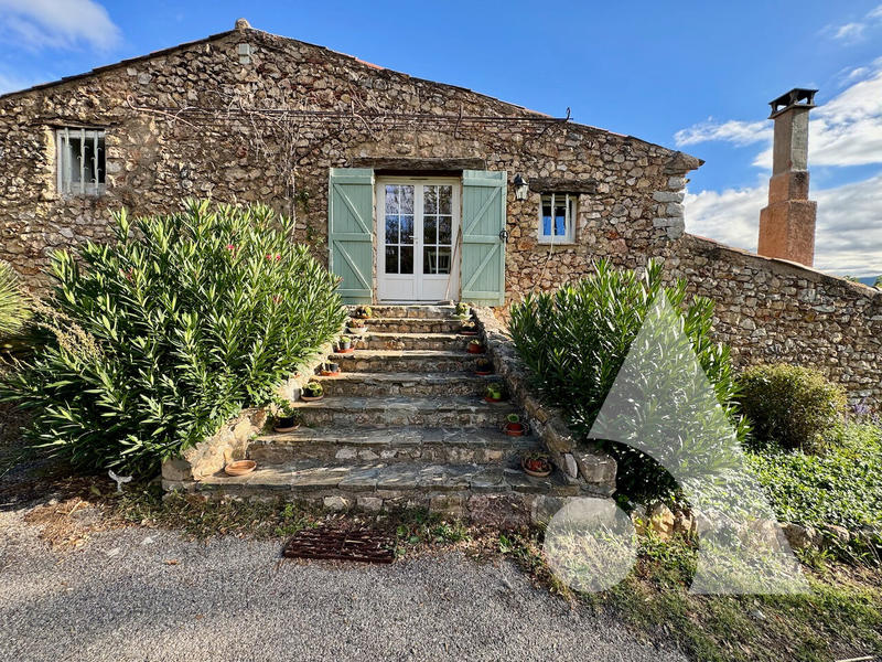 Maison - 640 m² - 18 pièces