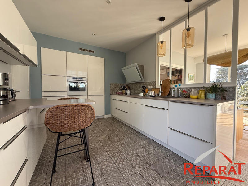 Maison - 200 m² - 8 pièces