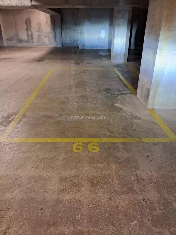 Parking / Garage