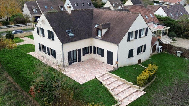 Maison - 290 m² - 9 pièces